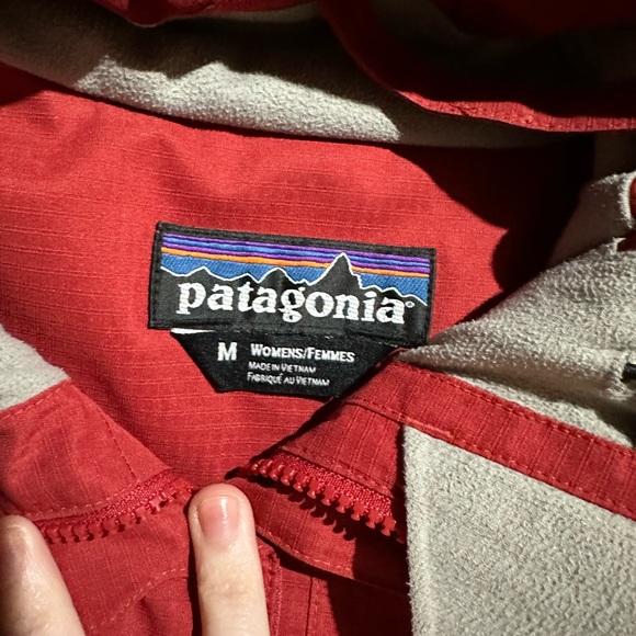 Size medium worn once red Patagonia rain jacket - Picture 2 of 2